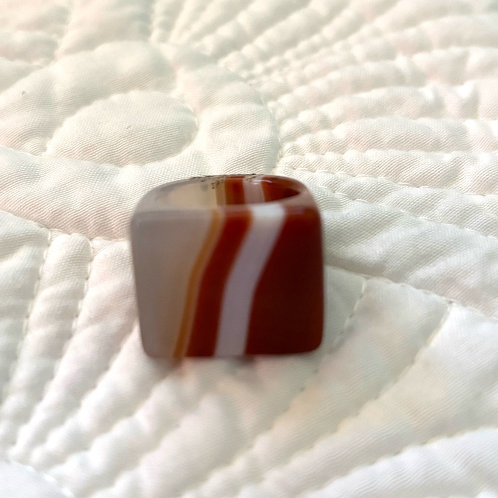 Vintage Solid Carved Agate Ring - image 8